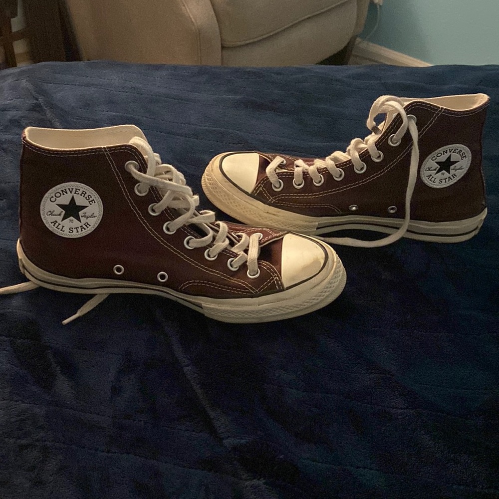 Maroon/Brown converse